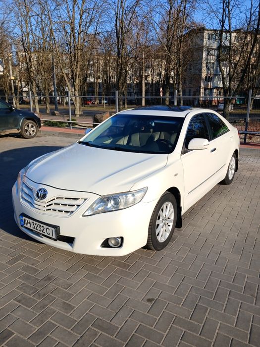 Продам легковий  автомобіль тойота камрі