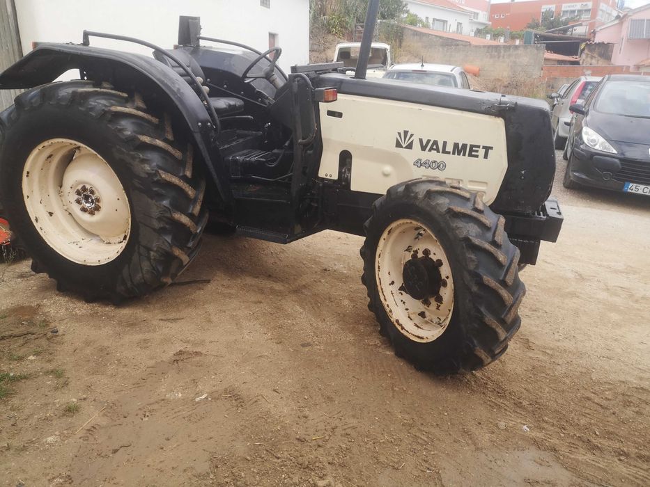 Trator Valmet 4400 em muito bom estado