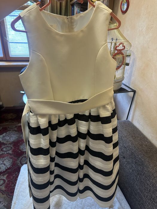 Продам сукню для дівчинки