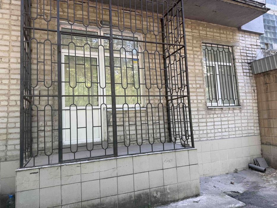 4 кімнатна квартира на Комарова. Окремий вхід.