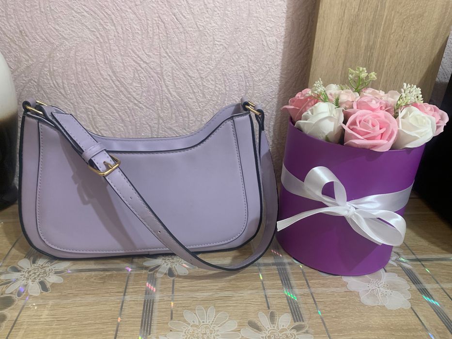 Сумка багет лилового цвета