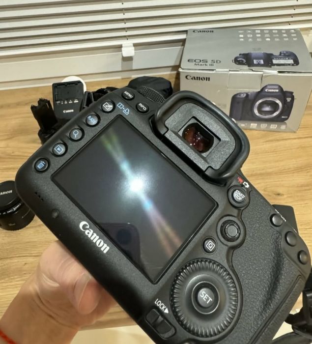 Canon EOS 5D Mark III 5126 klatek + obiektyw + dodatki stan idealny.