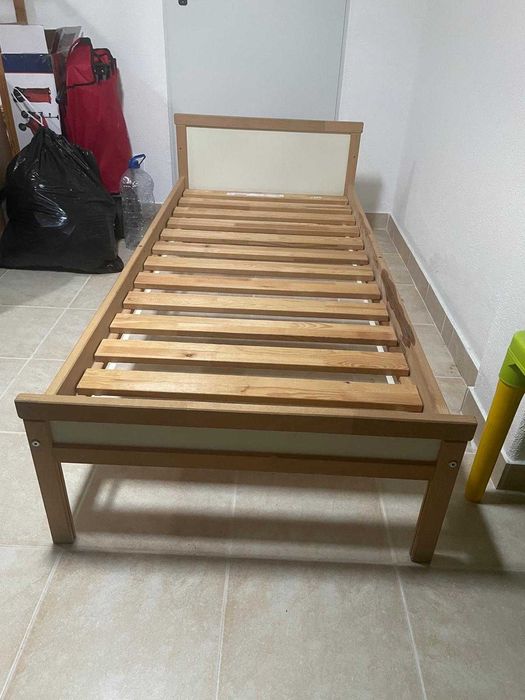 Cama de criança gama Sniglar do Ikea.