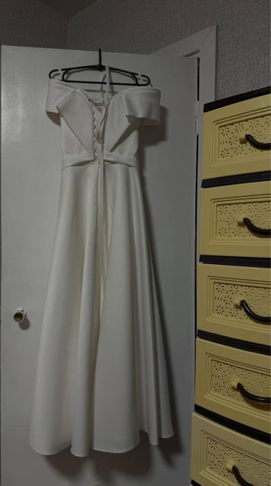 Весільна сукня.S