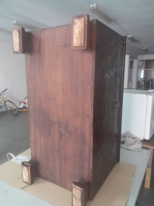 Arca/Bau de madeira trabalhada