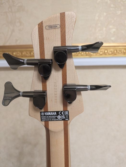 Бас-гітара Yamaha TRBX304