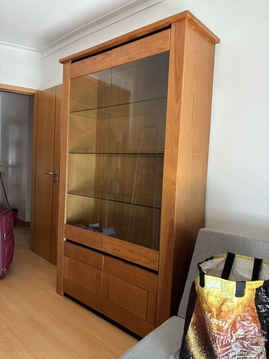 Armário estante com vitrine