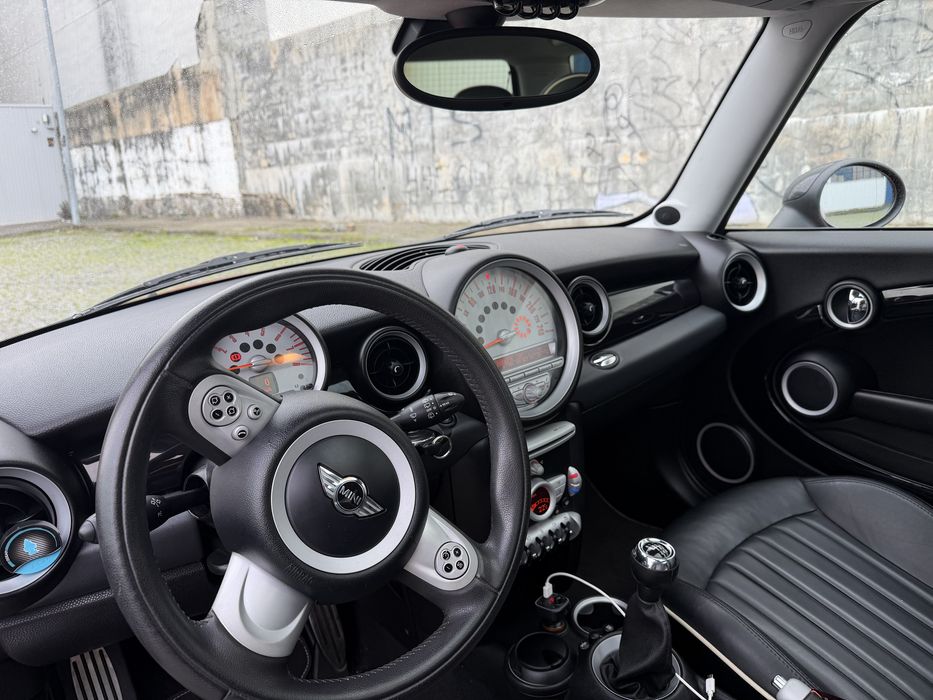 Mini cooper S com Kit Original JCW instalado!