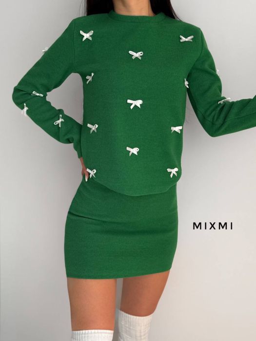 Теплий костюм з спідницею