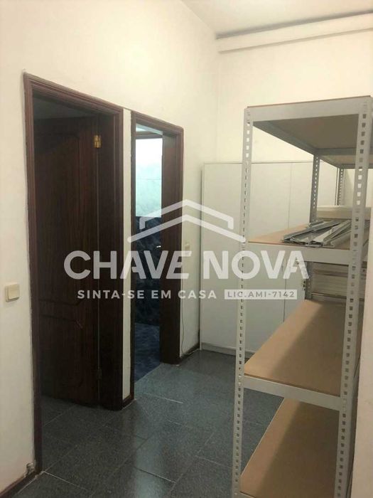 Loja c/montra em Mafamude (Junto ao colegio Bonança)