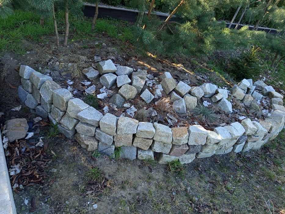 Kostka granit kamień do ogrodu skalniak