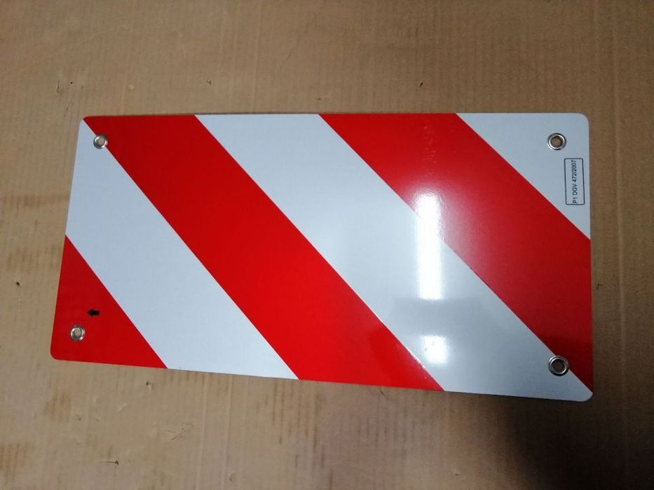 Chapa / Sinal / Placa / refletora modelo P1 para lateral de carga NOVA