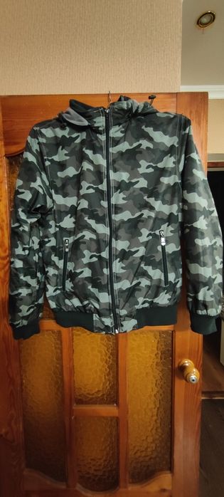 Двостороння куртка.