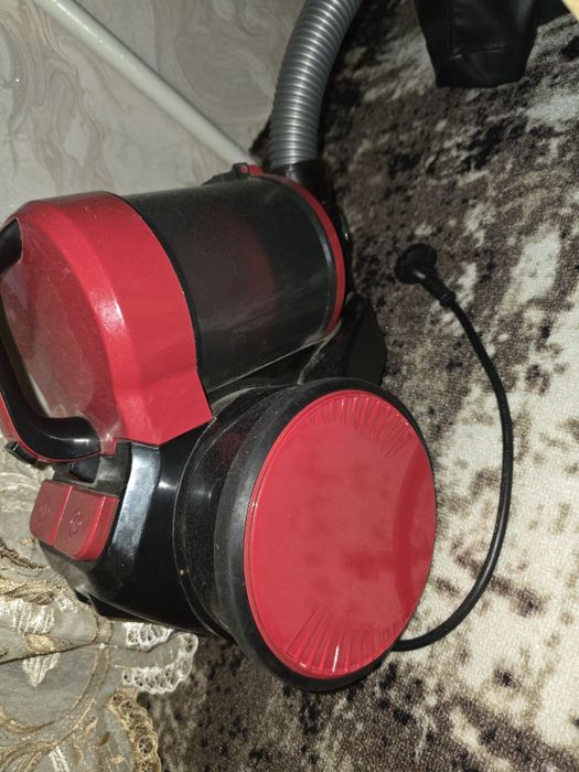 Пилисос со стаканом