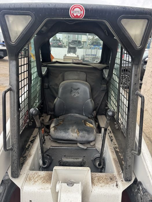 Mini Pá Carregadora Bobcat S130