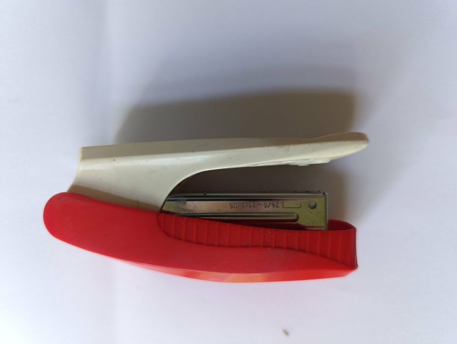 Степлер канцелярский.