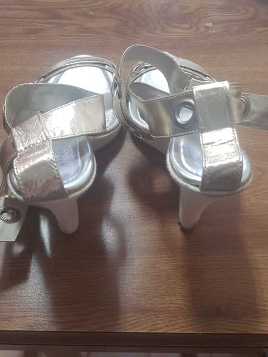 Sandálias Decenio Nº39 como novas