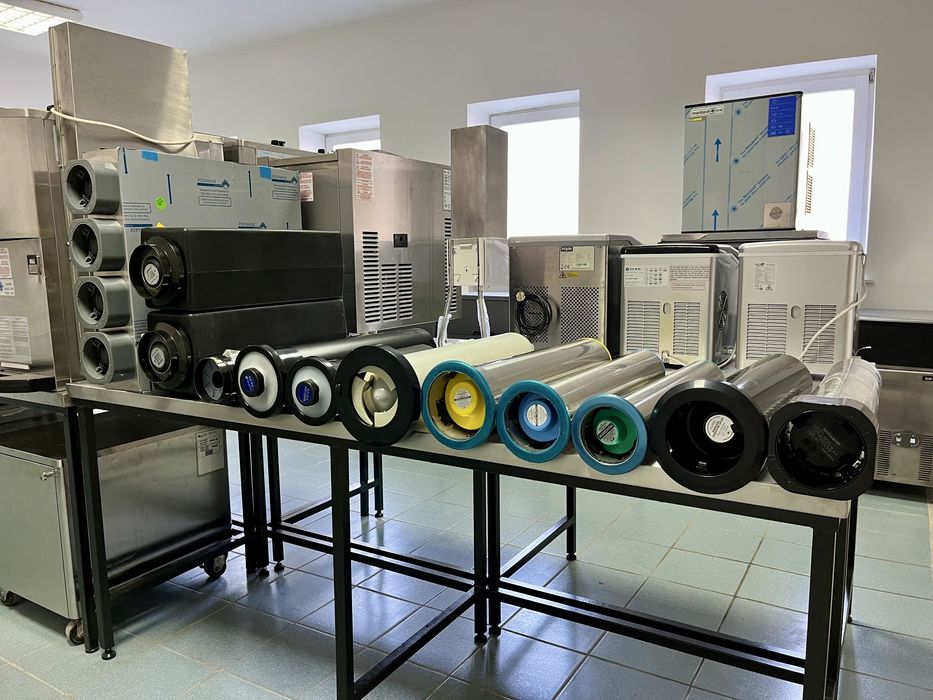 Диспенсери для стаканів та ріжків San Jamar Modular Franke Round Up