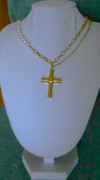 Colar Aço Dourado Duplo c/ Cruz e Perolas NOVO