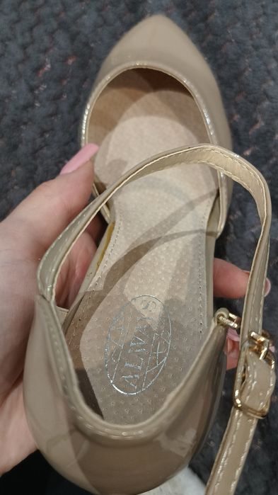 Szpilki beżowe nowe