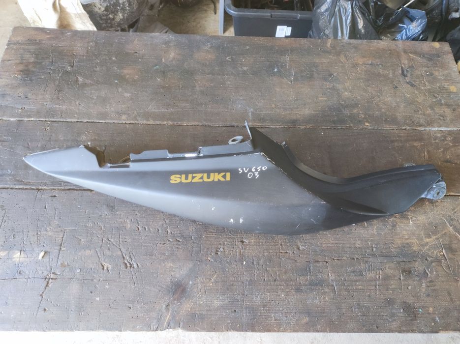 Lewy tylny zadupek Suzuki SV 650 ogon osłona owiewka