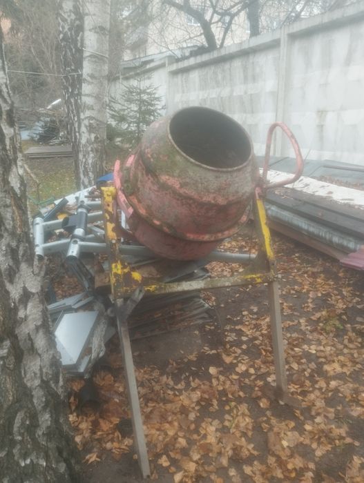 Бетономешалка, бетонозмішувач, корпус на фото