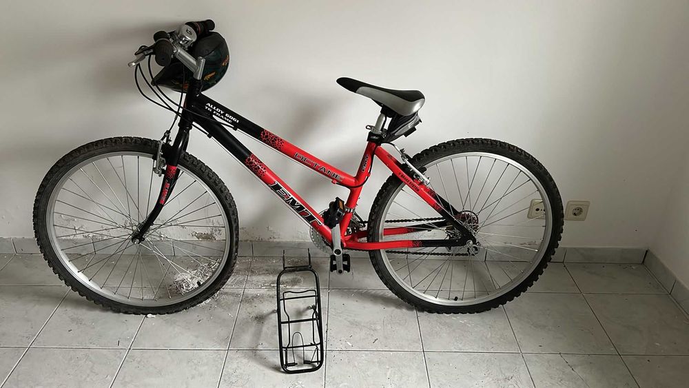 Bicicleta com quadro de senhora roda 26"