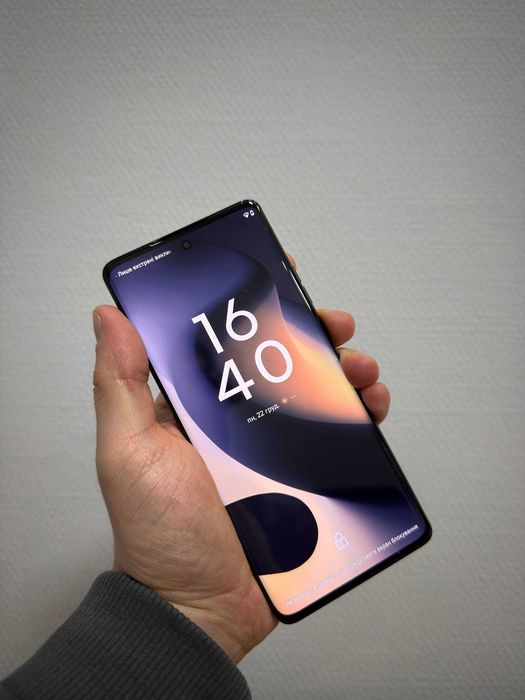 Продам Motorola Edge (2024) 8/256GB Black