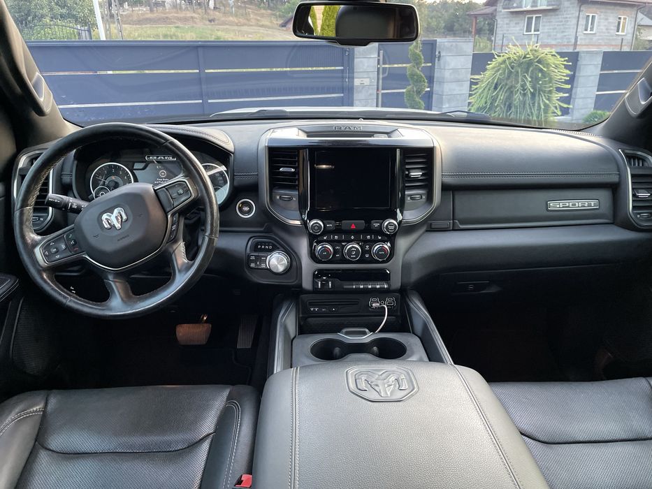 Dodge Ram SPORT NIGHT 5.7LPG CREW CAB Biała Perła kamera hak 3500kg