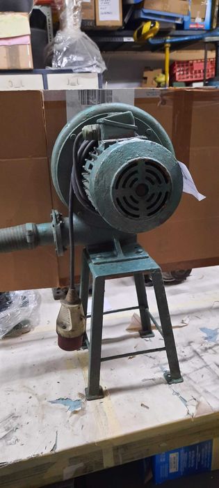 Motor Eléctrico Trifásico (D)-0.25Cv- 2830 rpm
        c/ ventilador