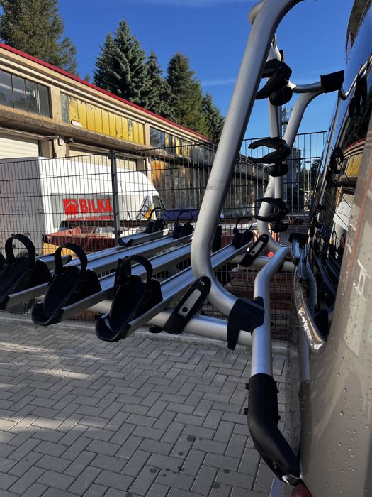 Bagażnik Thule na 4 rowery.