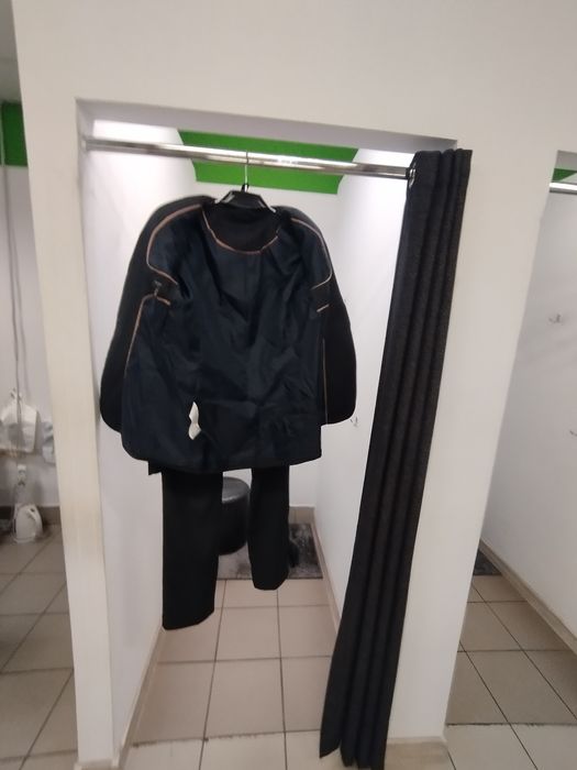 Продам классический костюм