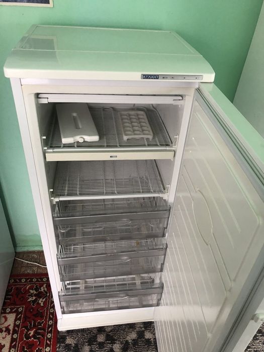 Продаю морозильну камеру Атлант