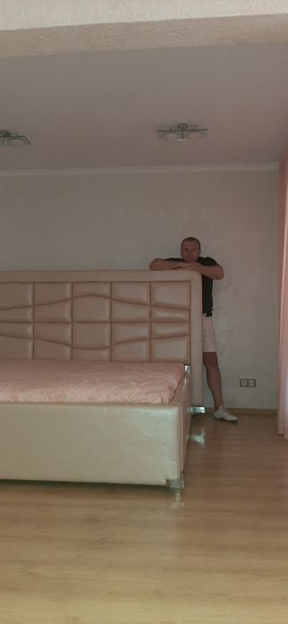 Кровать кожаная высокое изголовье