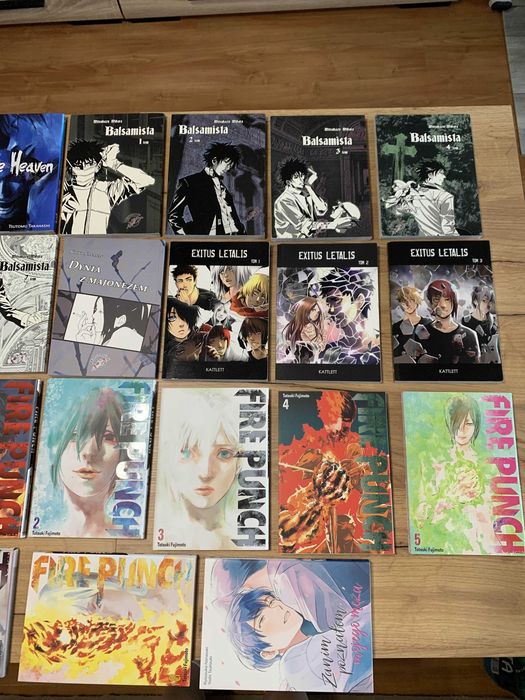 Zestaw mang i książek