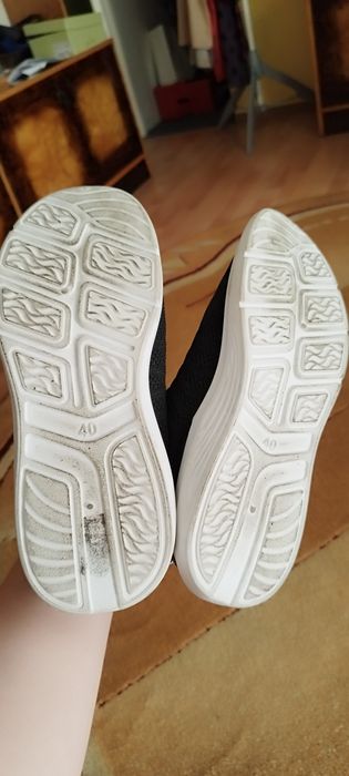 Czarne buty sportowe