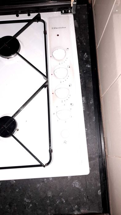 Fogão de encastrar 3 bicos a gás e um a luz