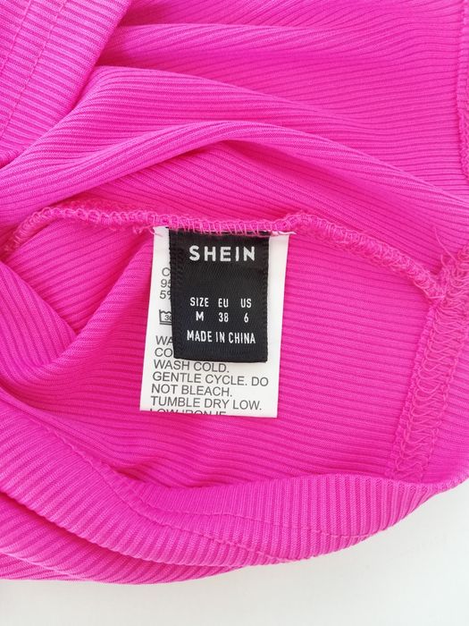 TOP curto de um só ombro - Marca Shein