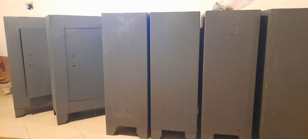 Сейфа, ящики металеві