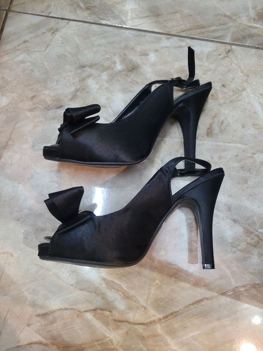 Piękne szpilki z kokardką