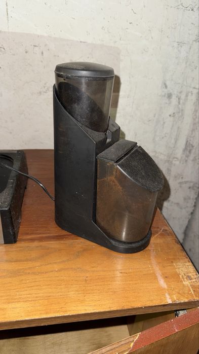 Кавомашина на один холдер з капучінатором та кавомолкою