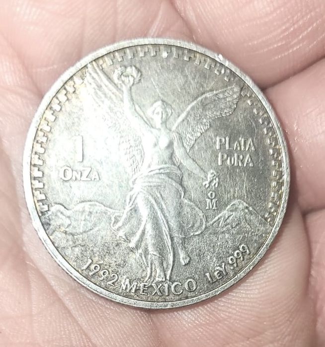 Onza de Prata Mexicana emitida em 1992.