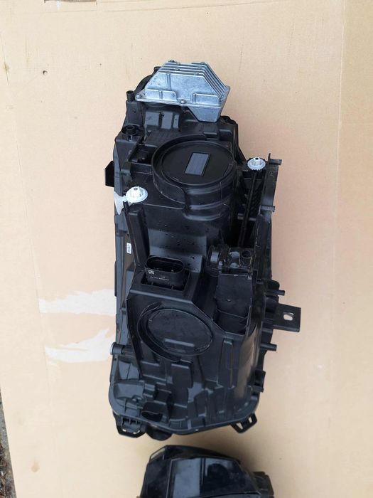 Фари Mercedes-Benz EQA