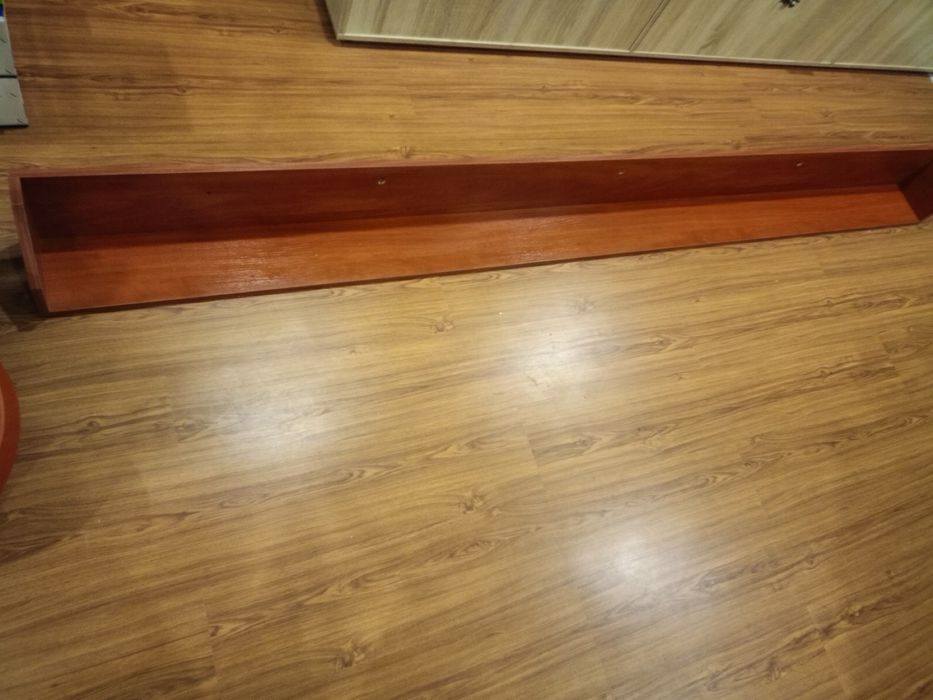 Полка навісна офісна для кубків і нагород