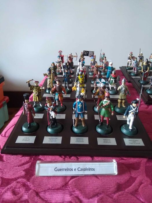 RESERVADA 120 Soldadinhos de Chumbo - Coleção Completa de Guerreiros e Cavaleiros de Vários Períodos Históricos