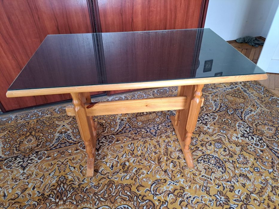 Stół kuchenny z szybą