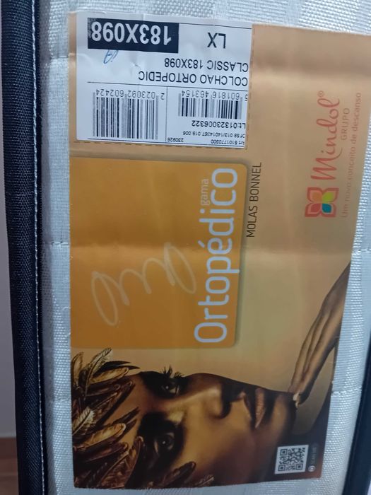 Colchao de solteiro novíssimo a venda.
