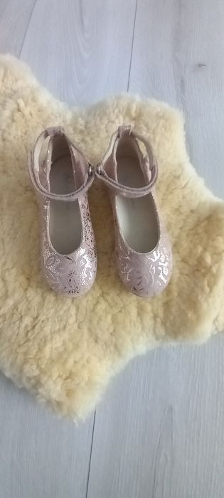 Туфельки для дівчинки