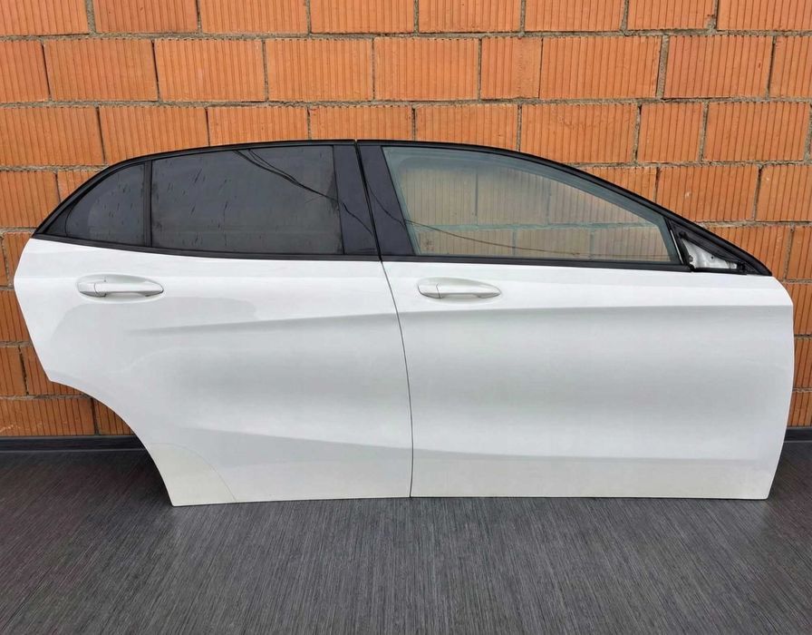 Двері Mercedes GLA X156 W156 передні або задні праві ліві разборка