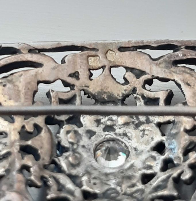 Pregadeira Antiga - Prata, Ouro e Brilhantes